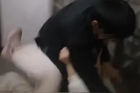 男子楼梯间暴力拖拽女子，派出所：正在处理图片