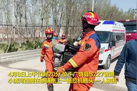 广饶：拖拉机翘头司机被卡 经消防救援10余分钟后成功被救出图片