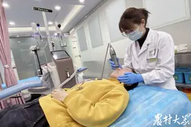 磨出来的水泡和鸡眼，切勿乱用药当心感染图片