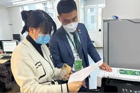 “中介小哥”化身好邻居，参与社区建设为居民解难题图片