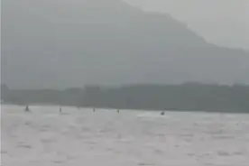 海南一摩托艇侧翻教练落水失联，官方：调直升机到场，多部门仍在搜救图片
