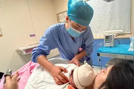 十余地发钱支持生育，专家：政策执行要不打折扣图片