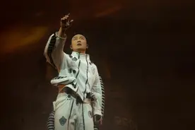 陈奕迅海外首场演唱会献狮城，与歌迷见证“恐惧与梦想”图片