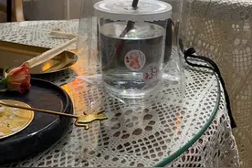 大武汉一日丨为了这枝玫瑰，也要再来一次武汉图片
