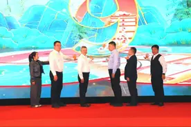 中国石化济宁石油分公司举行“石化炫彩云 美酒茶香呐”茶酒会图片