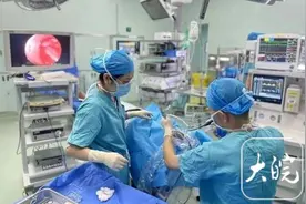 蚌埠：假牙“嵌入”患者咽喉四年多终于取出图片
