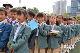 盘龙区明通小学丰源校区开启科技嘉年华图片