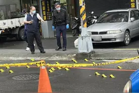 台湾17岁少年街头疯狂扫射42枪：投案后仅称“心情不好” 现场曝光图片