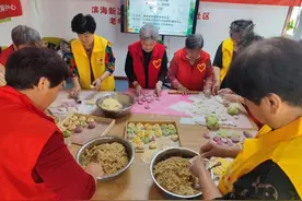 胡家园街道开展 “蒸彩色包子，连邻里情谊”活动图片