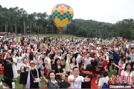 广西南宁举办千人相亲大会 重现“三月三”以歌传情盛景图片