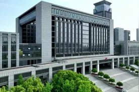万人相约“最美赛道”，2023九龙湖（宁波）半程马拉松赛开跑图片
