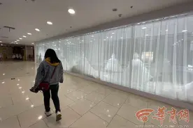 婚纱照套餐包含免费租礼服 新婚夫妻选完衣服却要收1299元图片