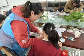 风筝与梦想齐飞，苏州望亭镇人民社区开展手绘风筝活动图片