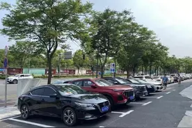 长沙县星沙街道：见缝插针“造”车位文明更到“位”图片