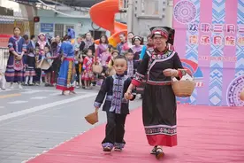 百色西林：壮乡萌娃玩嗨“三月三”图片