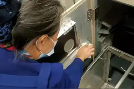 深度保洁，净身出库，让高铁车厢有家的味道图片