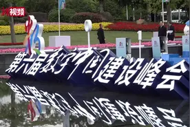会写书法的AI机器人，亮相福州！图片
