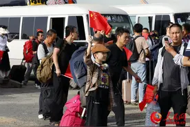 中国海军南宁舰、微山湖舰紧急撤离我在苏丹人员图片