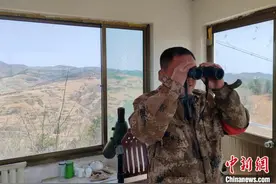 防火瞭望员的上千个日夜坚守：雨雪天才能回两公里外的家图片