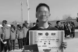 15岁男生在教学楼坠落身亡！家属：曾遭同学多次殴打，被逼下跪叫爷爷图片