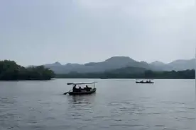 西湖手划（摇橹）船怎么坐得舒心又顺畅？管理人员手把手教你图片