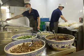 黄河岸边早茶热图片