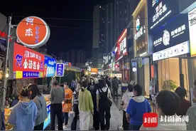 乐山网红商业街被投诉追踪：业委会和物业发文限期搬迁，但夜市依旧图片