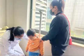 钱报健康小站丨使用小夜灯睡觉，孩子会长不高？儿科医生答疑图片