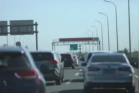 北京：上午城区车流量快速上升，部分景区周边已开始拥堵图片