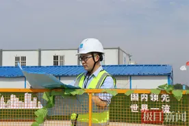 工作8年有7年“五一”在工地值守，技术专家在荆楚大地建地标图片