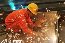 劳动者风采｜全国五一劳动奖章获得者​张明：在焊花飞溅中练就真本领图片