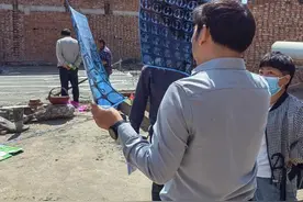 医生“五一”假期返乡给乡亲看病：已成为一种习惯图片