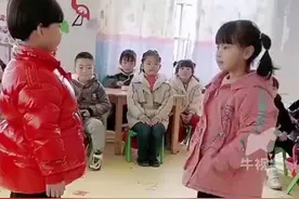 福建两萌娃用闽南歌斗舞，网友被萌翻！图片