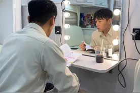 秦昊为《漫长的季节》减肥20斤 伊能静晒狠人食谱图片