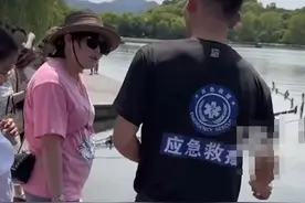 日赚1万，西湖捞手机的男子到底来自哪？收费合理吗？图片