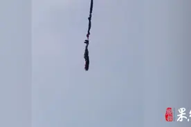 果然视频丨女子蹦极被倒挂空中，常州两景区回应：非常州，已辟谣图片