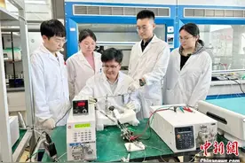 科研人员以二氧化碳为原料 实现醋酸“零碳”制造图片