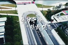 致敬金湾劳动者｜“00后”外卖小哥的“狂飙”世界图片