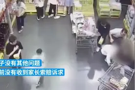 男孩摔下购物车致伤？超市回应来了图片