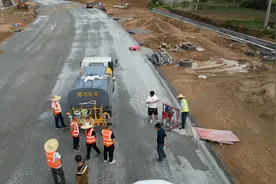 英山：抢抓工期 全力推进S236英黄线建设图片