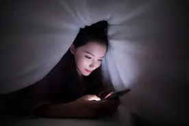 专家：手机亮度最好不超过70% 防蓝光眼镜一般没必要图片