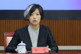 马上评｜关注干部，发型不必是重点图片