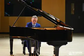 法国国宝级钢琴家米歇尔·达尔贝托青岛首演 助力学子实现音乐梦想图片