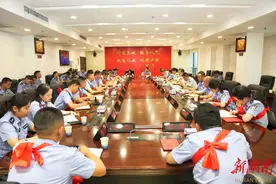 通过法考民警荣记个人三等功！株洲市副市长、公安局长唐文发颁奖图片