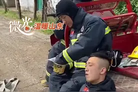 温暖山东丨消防员出警结束分吃一碗方便面图片