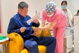 硬汉们体验别样母亲节 “蓝朋友”参加分娩疼痛极限挑战图片