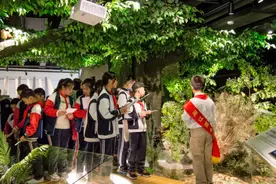 大手牵小手 研学助梦行图片