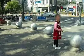 “我找不到妈妈了……”图片