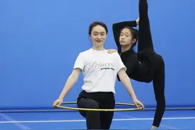 一个妈妈的艺术体操梦图片