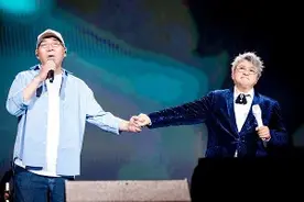 韩红冯翔共唱《汉阳门花园》，武汉歌迷泪目了图片